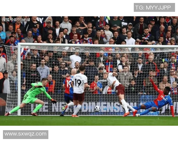 卡丹杨在欧联杯中的长传技艺展现球队战术新思路