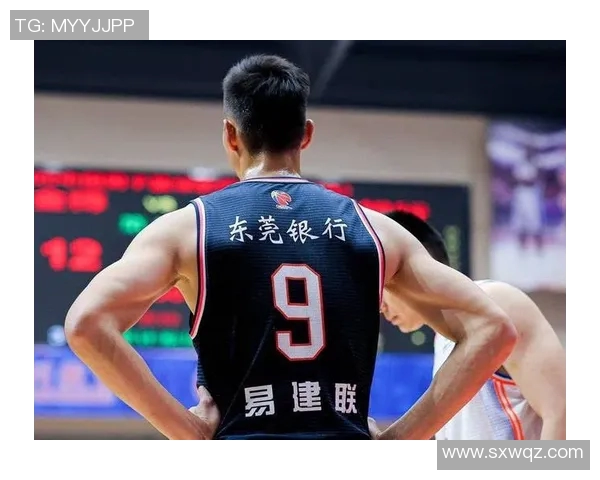 易建联成功入选NBA全明星阵容,成为中国最耀眼的篮球之星 易建联成功入选NBA全明星阵容,成为中国最耀眼的篮球之星